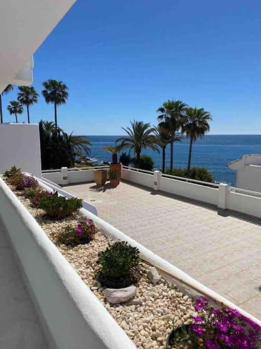 Apartment Modern, Spacious 3 Bedroom With Sea View *