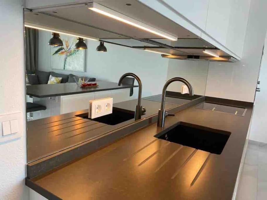 Apartment Modern, Spacious 3 Bedroom With Sea View Málaga