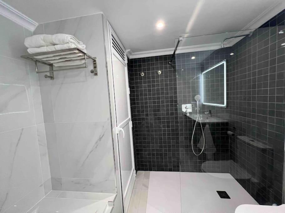 Modern, Spacious 3 Bedroom With Sea View Apartment